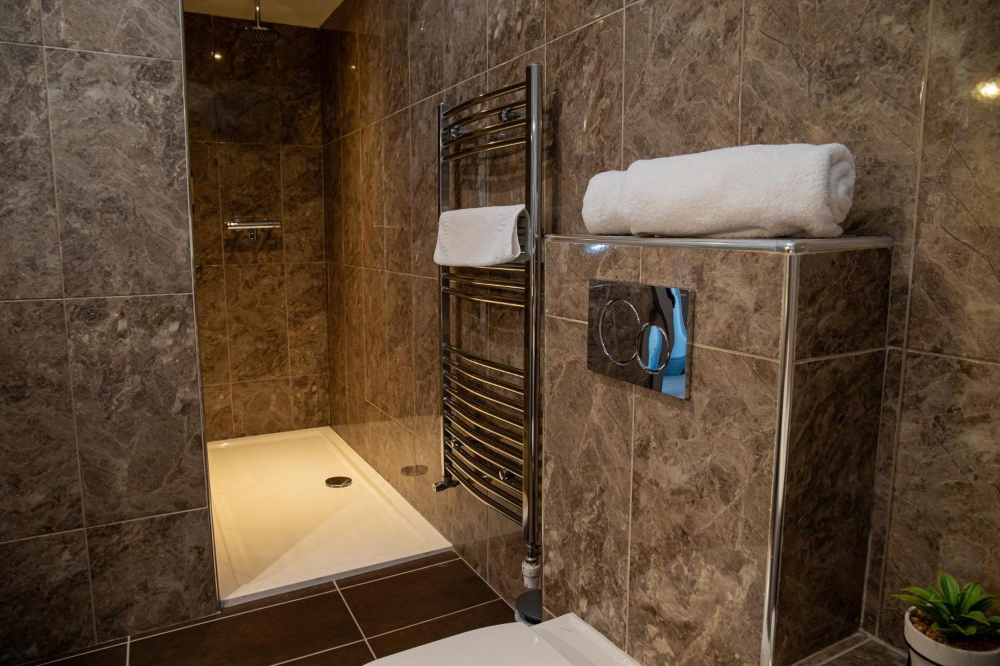 The Enniskillen Hotel And Motel Екстер'єр фото
