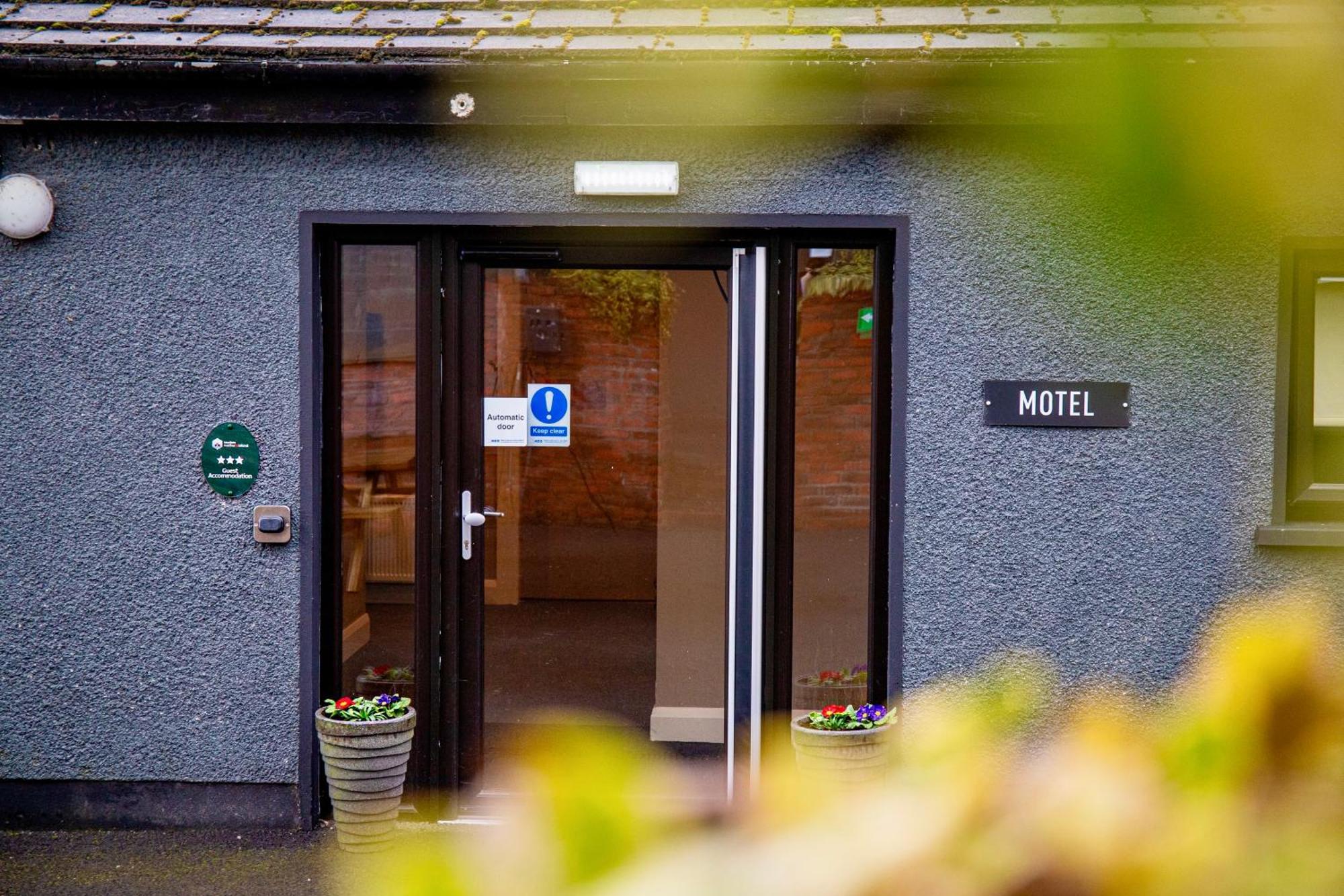 The Enniskillen Hotel And Motel Екстер'єр фото