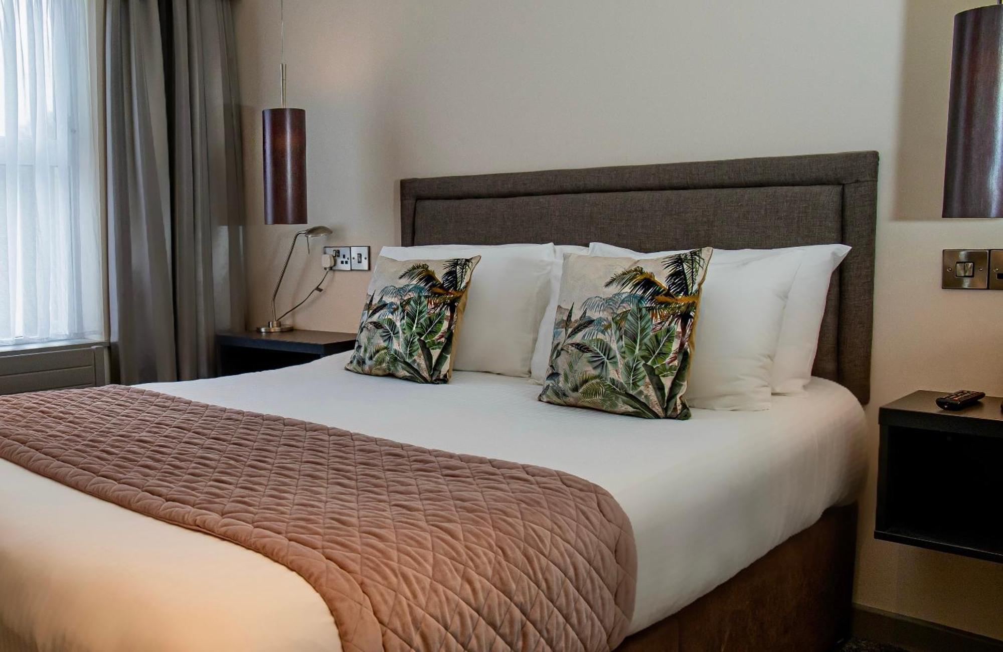 The Enniskillen Hotel And Motel Екстер'єр фото