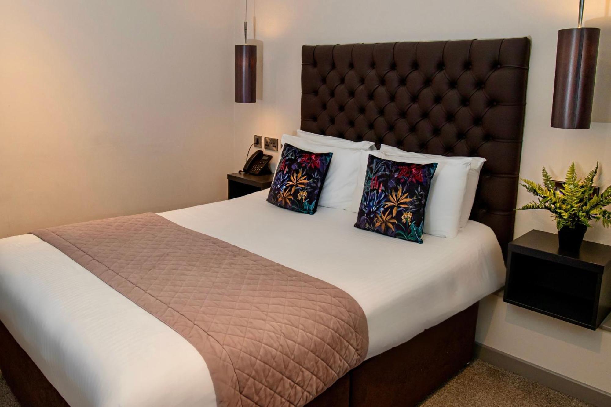 The Enniskillen Hotel And Motel Екстер'єр фото