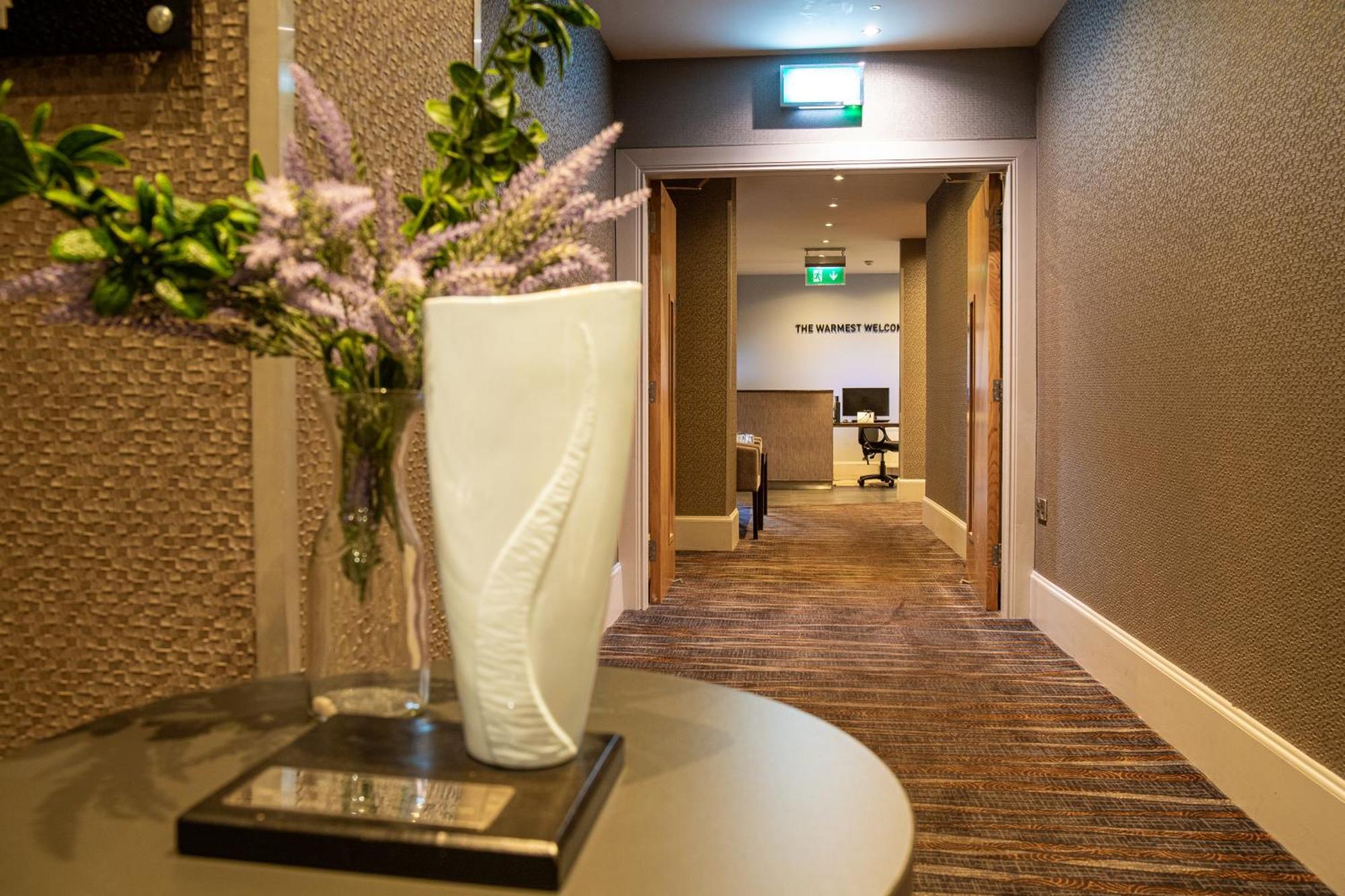 The Enniskillen Hotel And Motel Екстер'єр фото