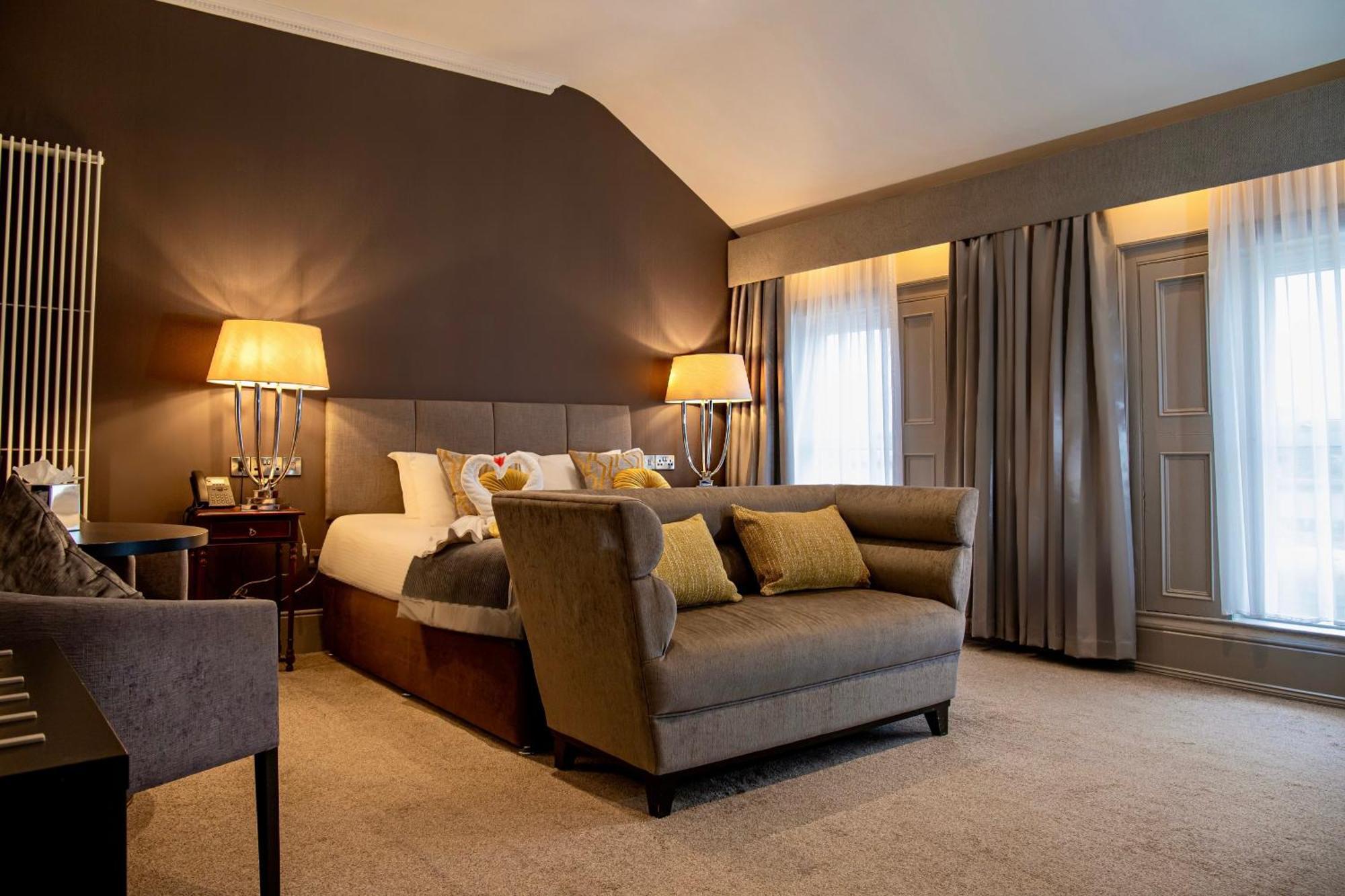 The Enniskillen Hotel And Motel Екстер'єр фото