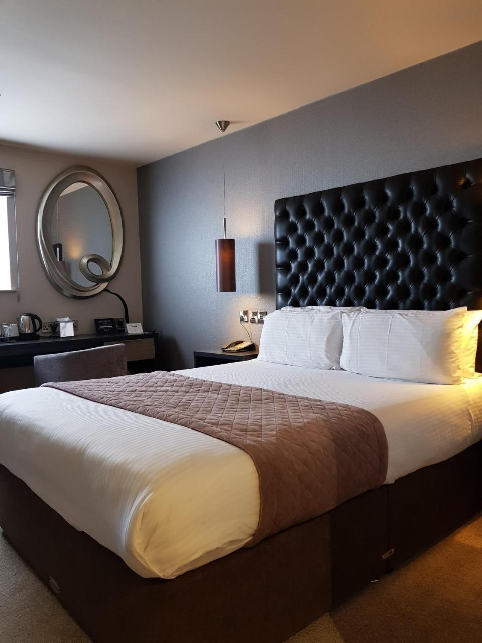 The Enniskillen Hotel And Motel Екстер'єр фото